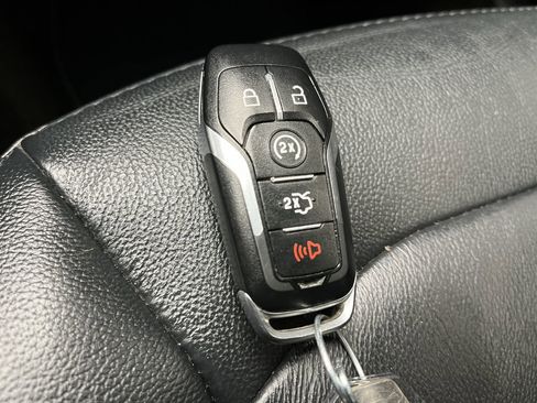 Used 2017 Ford Explorer XLT w/ Equipment Group 202A image 28