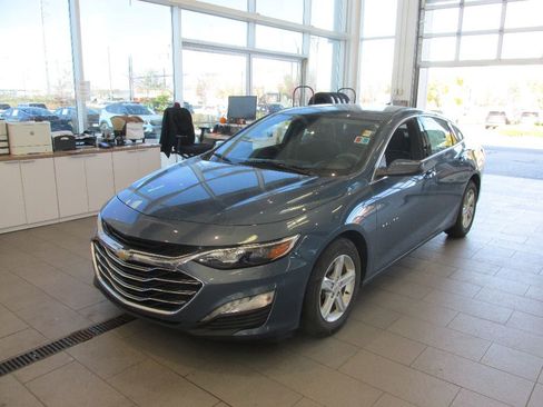 Used 2024 Chevrolet Malibu LT image 3