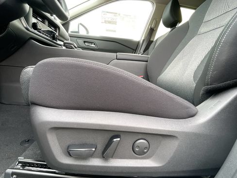 Used 2024 Nissan Rogue SV AWD/4WD image 22