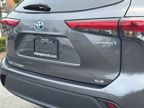 Used 2023 Toyota Highlander XLE AWD/4WD image 5