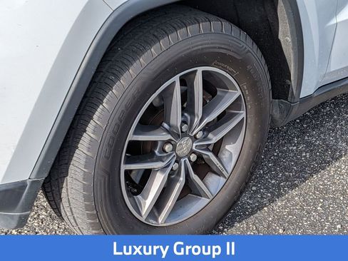 Used 2017 Jeep Grand Cherokee Limited w/ Luxury Group II RWD image 12