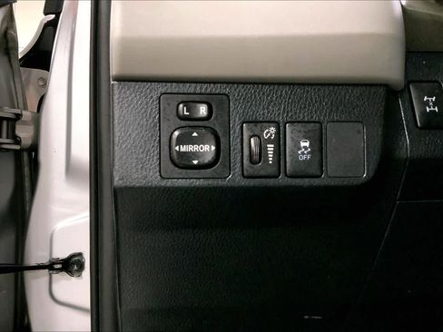 Used 2013 Toyota RAV4 LE AWD/4WD image 34