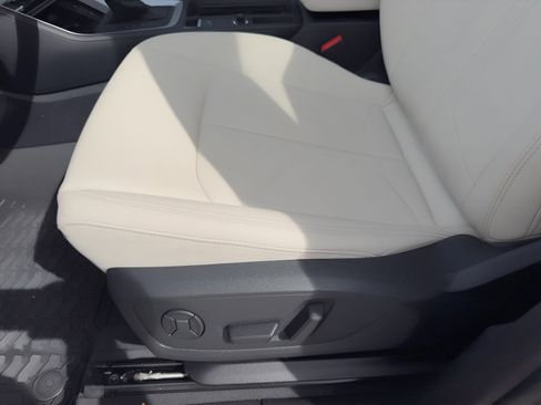 Used 2025 Audi Q3 2.0T Premium w/ Convenience Package AWD/4WD image 16