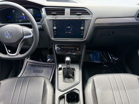 Used 2022 Volkswagen Tiguan SE image 18