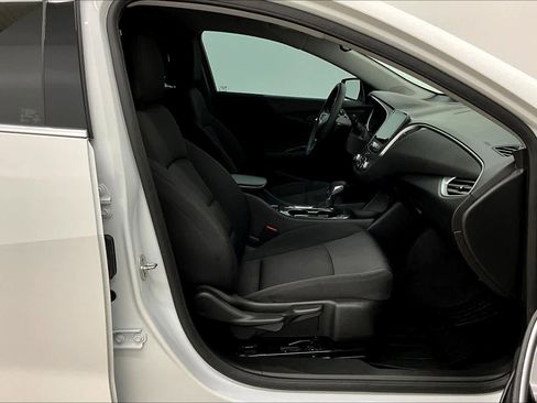 Used 2025 Chevrolet Malibu RS FWD image 9