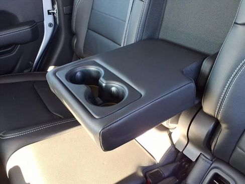 Used 2023 Jeep Gladiator Overland w/ Cold Weather Group image 34