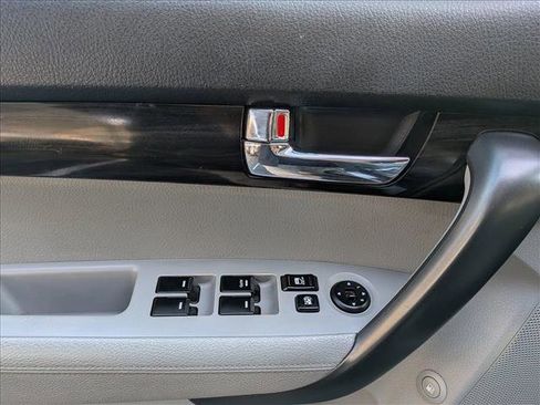 Used 2011 Kia Sorento LX image 14