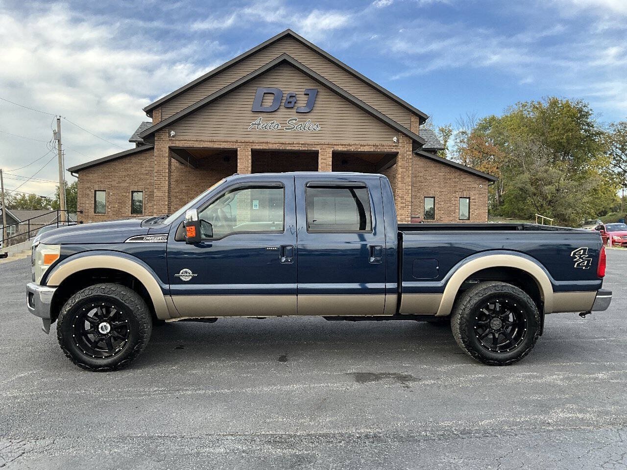 Used 2013 Ford F250 Lariat w/ Lariat Ultimate Pkg AWD/4WD image 2