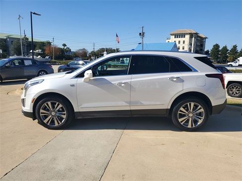 Used 2025 Cadillac XT5 Premium Luxury image 2