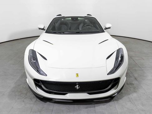 Used 2021 Ferrari 812 GTS image 2