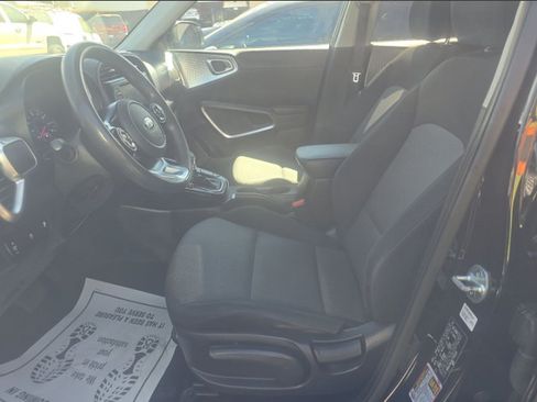 Used 2020 Kia Soul LX FWD image 6