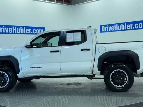Used 2025 Toyota Tacoma TRD Off-Road AWD/4WD image 5