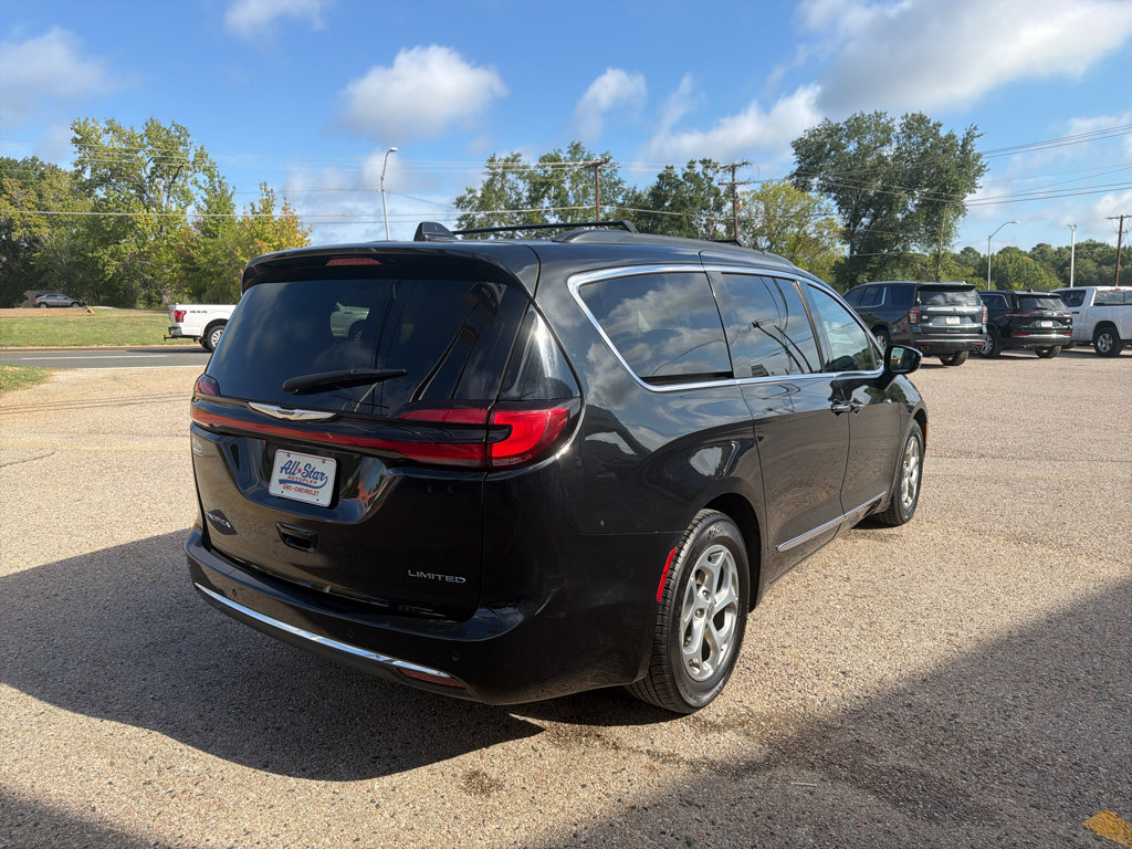 Used 2023 Chrysler Pacifica Limited FWD image 15