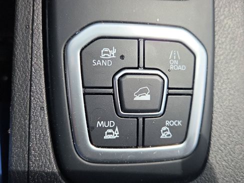 Used 2026 Nissan Frontier PRO-4X AWD/4WD image 35
