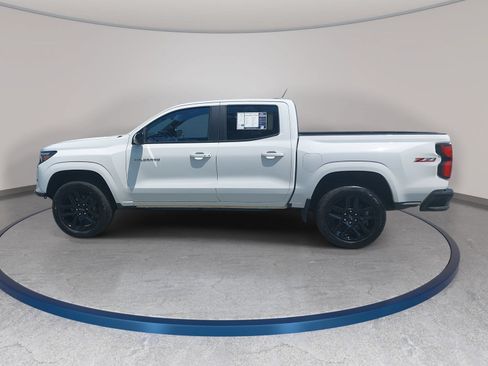 Used 2025 Chevrolet Colorado Z71 w/ Technology Package AWD/4WD image 8