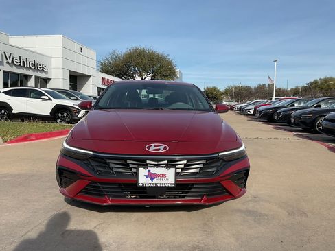 Used 2025 Hyundai Elantra SEL image 3