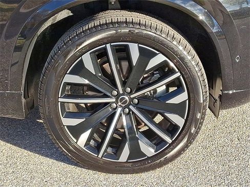 Used 2025 Volvo XC90 B6 Plus image 8