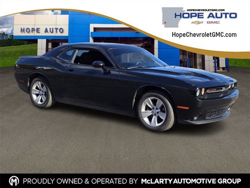 Used 2023 Dodge Challenger SXT image 1