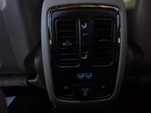 Used 2018 Jeep Grand Cherokee Limited w/ Luxury Group II image 19