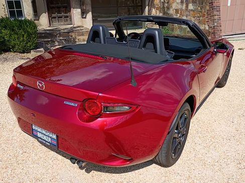 Used 2020 MAZDA MX-5 Miata Sport RWD image 14