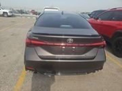 Used 2019 Toyota Avalon Touring image 5