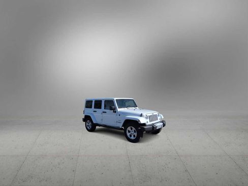 Used 2014 Jeep Wrangler Unlimited Sahara w/ Dual Top Group AWD/4WD image 2