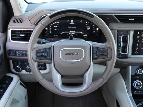 Used 2024 GMC Yukon XL Denali w/ Denali Reserve Package image 21