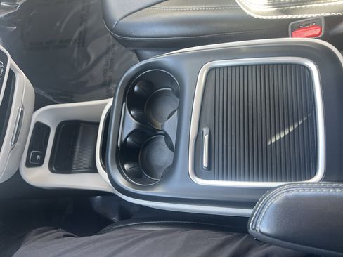 Used 2024 Chrysler Pacifica Touring-L image 17