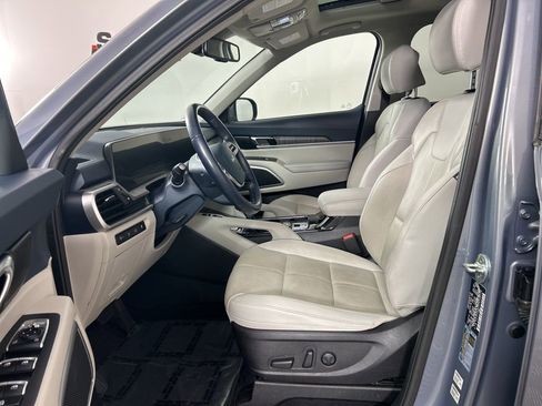 Used 2023 Kia Telluride EX w/ EX Captain's Chair Package image 15