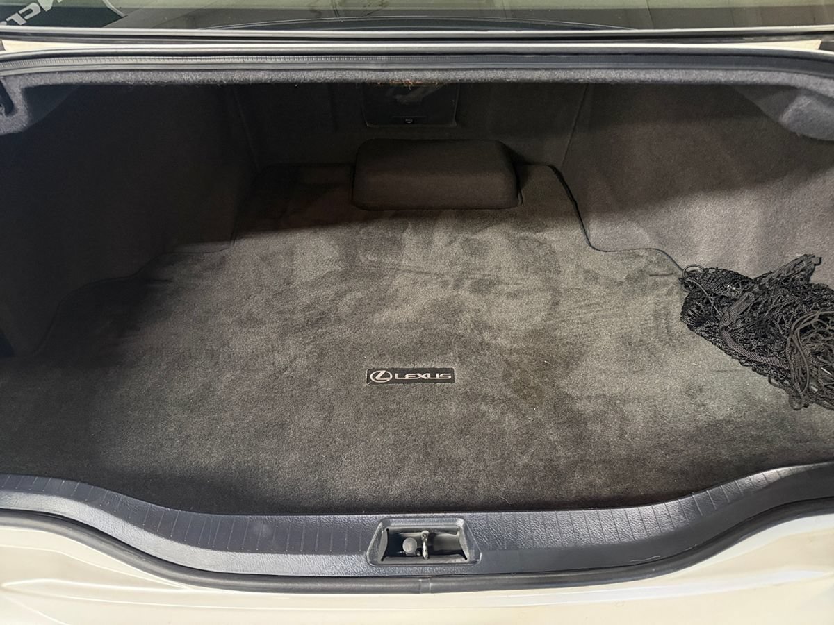 Used 2004 Lexus LS 430 w/ Modern Luxury Pkg RWD image 25