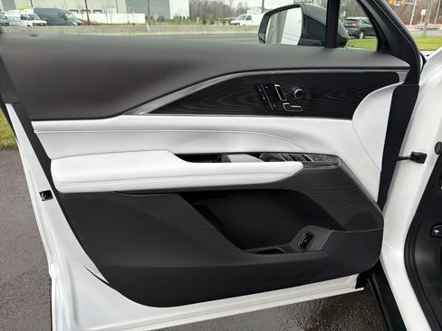 Used 2024 Cadillac Lyriq Luxury image 8