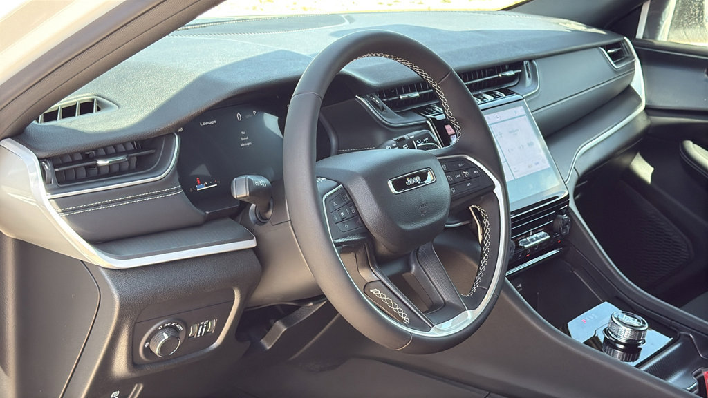 New 2027 Jeep Grand Cherokee Laredo RWD image 11