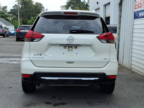 Used 2017 Nissan Rogue SV w/ Sun & Sound Touring Package FWD image 4