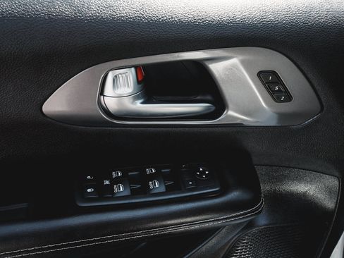 Used 2026 Chrysler Pacifica Select FWD image 12