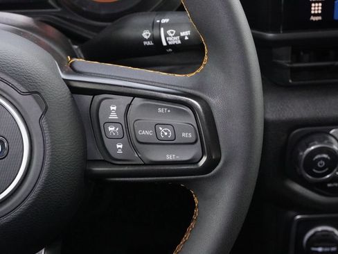Used 2025 Jeep Gladiator Sport AWD/4WD image 16