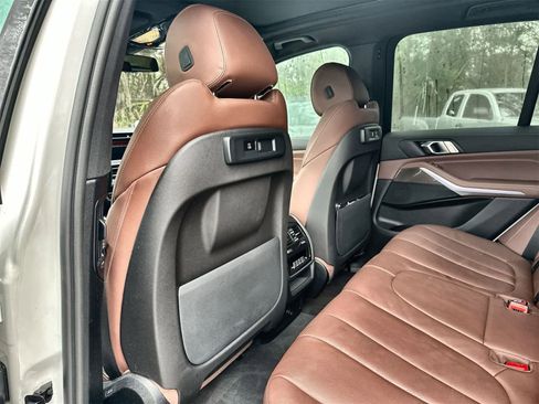 Used 2022 BMW X5 xDrive40i w/ M Sport Package image 12
