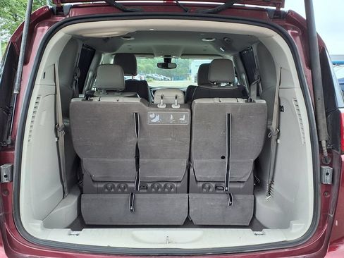 Used 2019 Chrysler Pacifica Touring-L FWD image 8