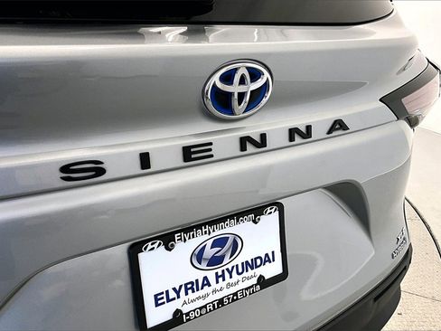 Used 2024 Toyota Sienna XLE image 33