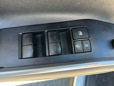 Used 2023 Toyota Highlander XLE image 18