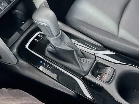 Certified 2025 Toyota Corolla Cross XLE FWD image 16