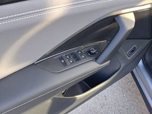 Certified 2025 Volkswagen Tiguan SE image 16