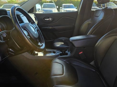 Used 2019 Jeep Cherokee Latitude Plus image 18