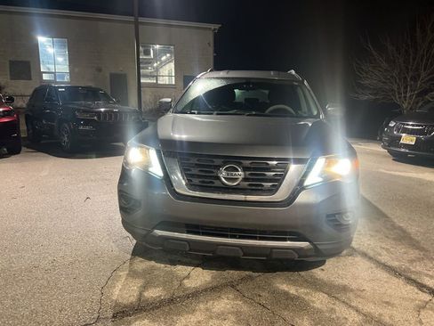 Used 2019 Nissan Pathfinder S image 5
