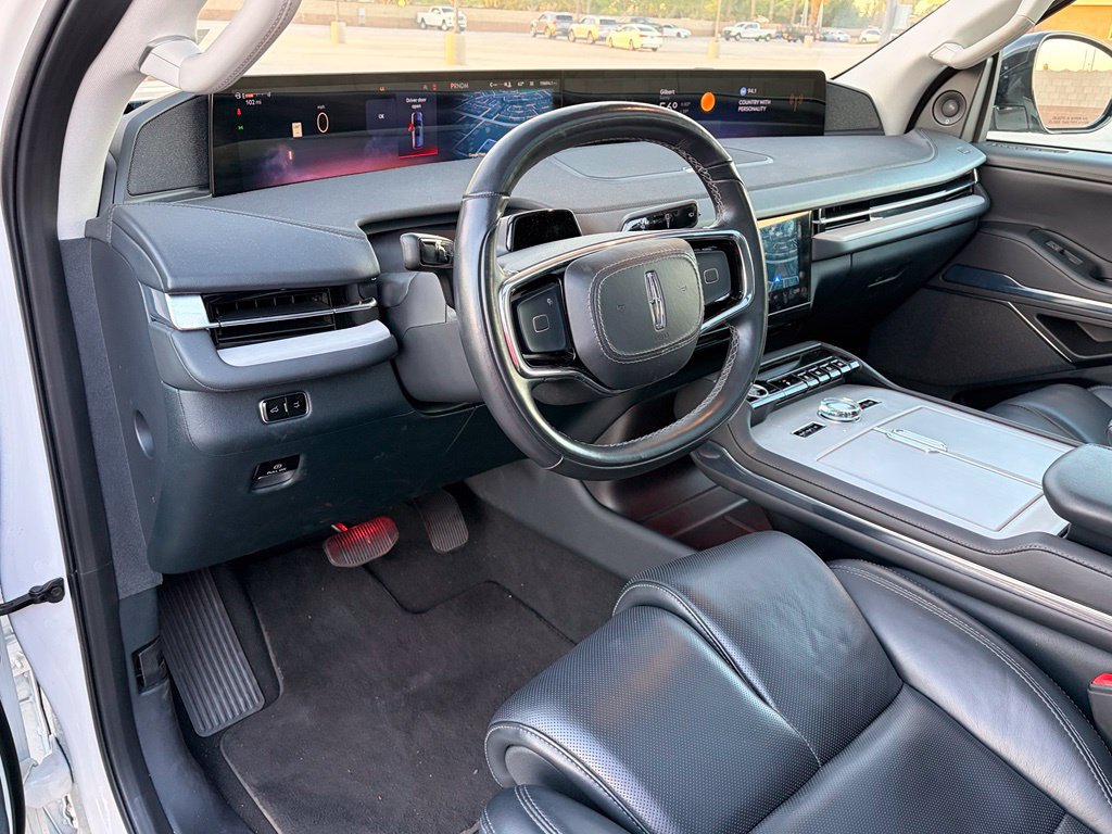 Used 2025 Lincoln Navigator Reserve AWD/4WD image 13