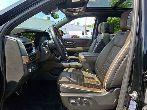 Used 2025 GMC Yukon Denali Ultimate AWD/4WD image 13