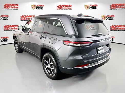 Used 2024 Jeep Grand Cherokee Limited image 2