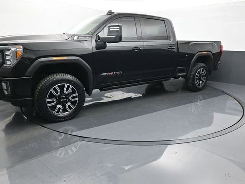 Used 2022 GMC Sierra 2500 AT4 image 2