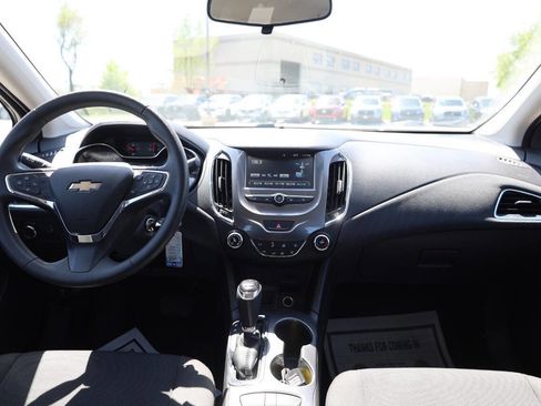Used 2017 Chevrolet Cruze LT FWD image 14