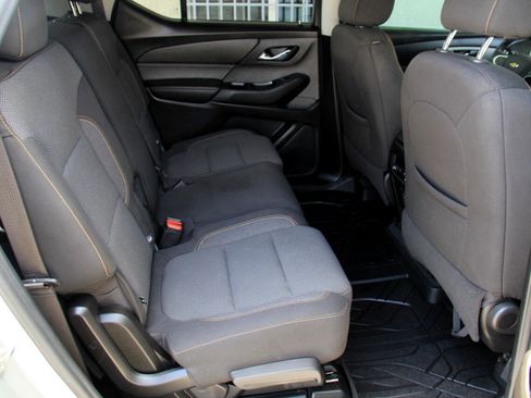 Used 2021 Chevrolet Traverse LS image 27
