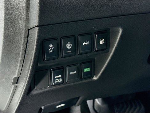 Used 2020 Nissan Rogue SV AWD/4WD image 15